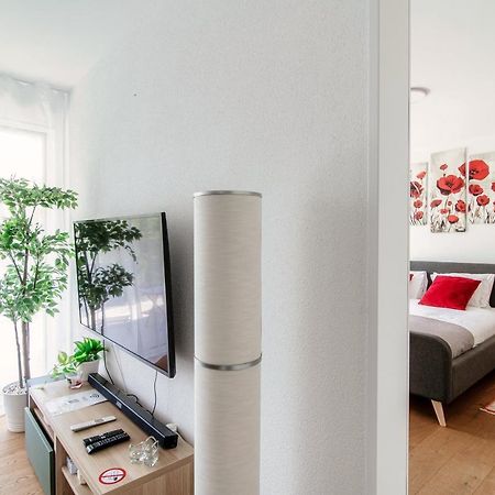 Linda Terrace By Quokka 360 - Modern One-Bedroom Flat With Sun Terrace Locarno Bagian luar foto